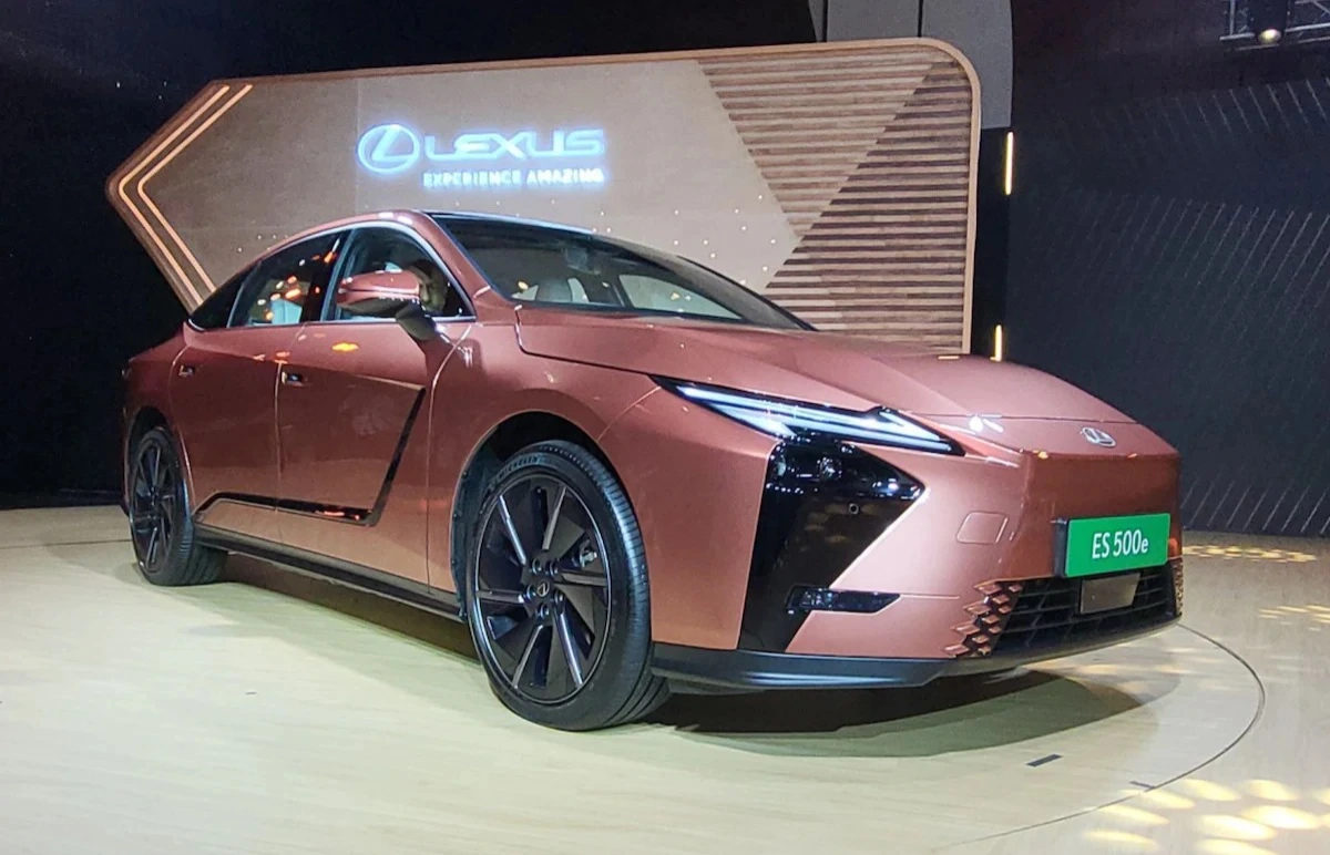 Lexus ES500e Features Explained Featured Image